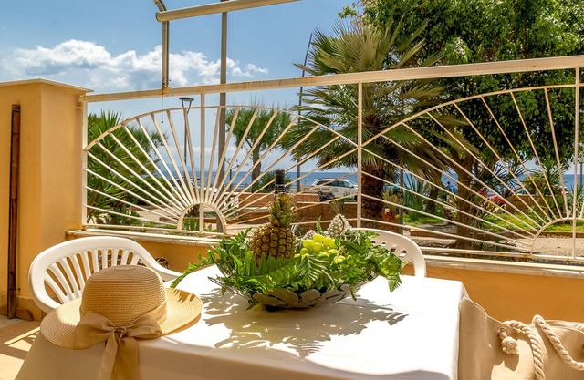 Morgana House-Beachfront