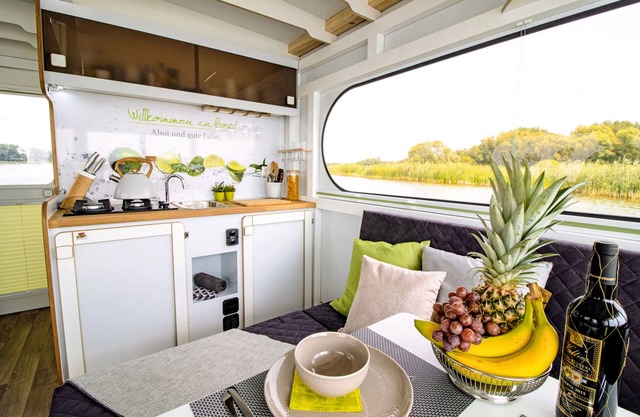 Moritz - a holiday home very close to the water - with a lakeside terrace