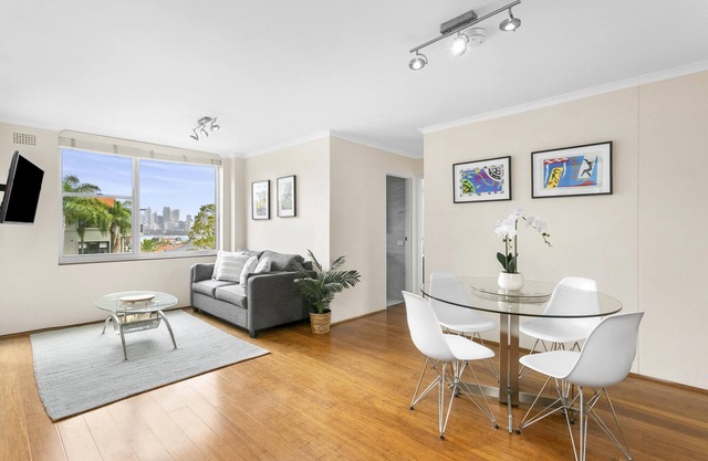 Mosman - MUS21 - 2BR Apartment with Harbour Views Parking Near South Mosman Ferry