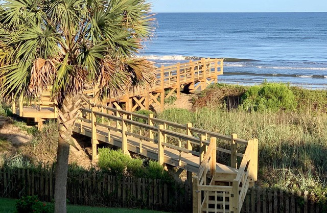 Moss Landing-Luxury Oceanfront Getaway on Crystal Beach, TX