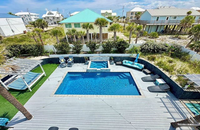 Most Private Oasis On The Island-Heated Pool, Huge Backyard,Grilling,TV,Firepit.
