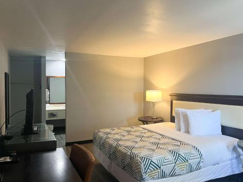 Motel 6 Borger, TX Boom Town