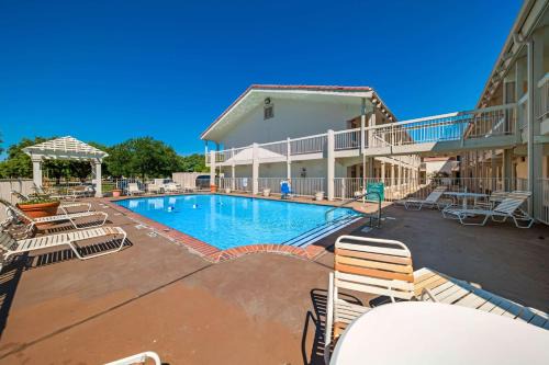 Motel 6-Dallas, TX - Farmers Branch