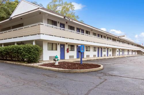Motel 6-Dayton, OH - Englewood