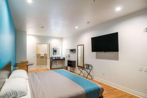 Motel 6-Houston, TX - North