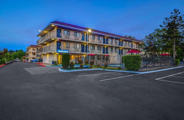 Motel 6-Kirkland, WA - North Kirkland
