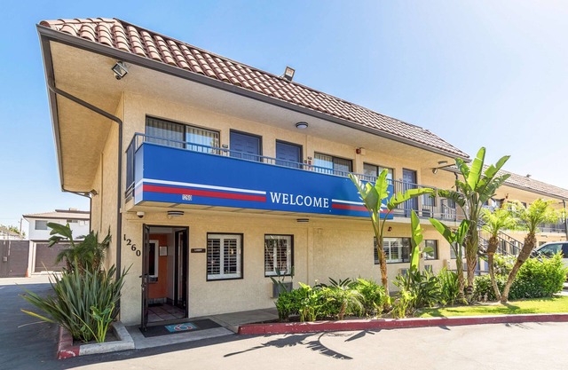 Motel 6 Riverside, CA - UCR East