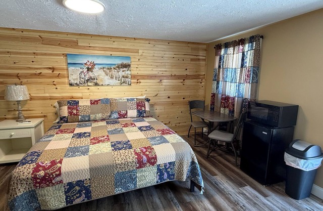 Motel @ Kentucky Lake. The bicycle room.