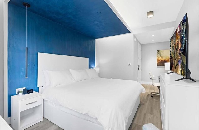Mott Haven King Suite | Gym | Kitchenette | Free Wi-Fi