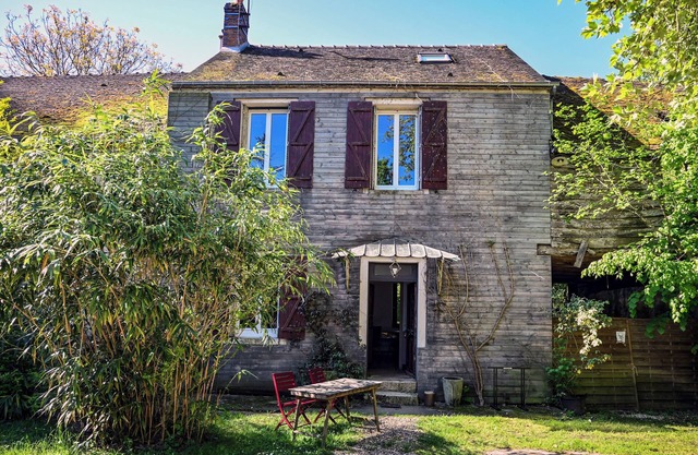 Moulin de Moucheny 200m² by the river, only 100 km from Paris