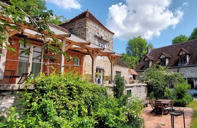 Moulin Fouché | The Pigeon Tower | Cozy gite with large terrace near a nice lake