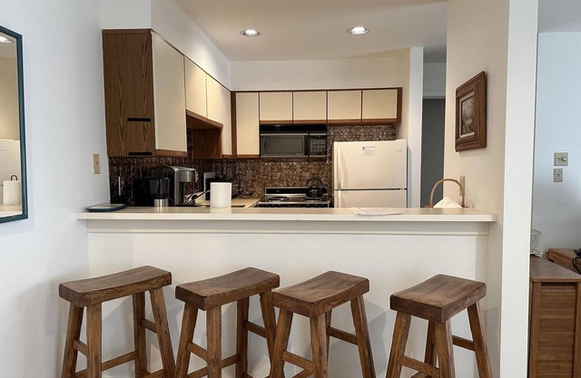 Mount Snow Condo at Snow Mountain Village; Great Views, Free shuttle, Pool.