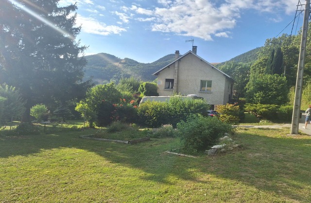 Mountain apartment. Pets allowed