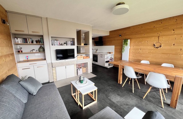 Mountain apartment with a beautiful view on the village of Les Rousses