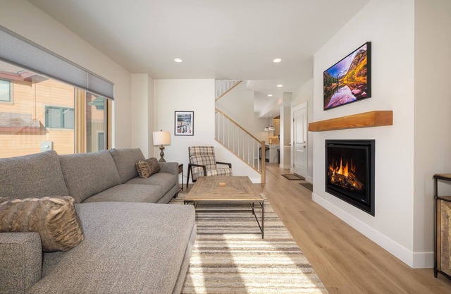 Mountain cabin w/BBQ patio & 2 living rooms