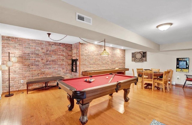 mountain cabin - walk/drive 2 Lake & SKI w/3 family rm/LINENS/HOTTUB/GAMES/GRILL