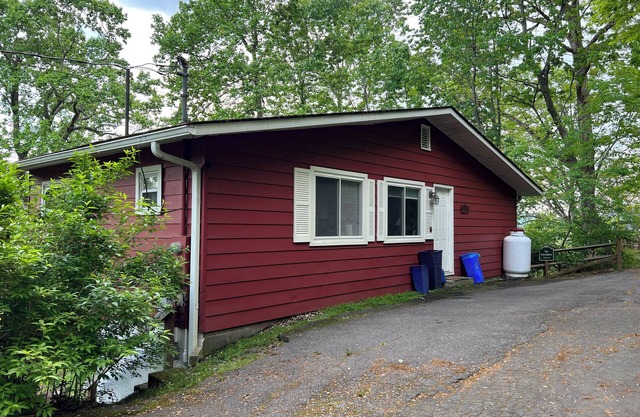 Mountain Chalet, Close to Downtown, Dog Friendly