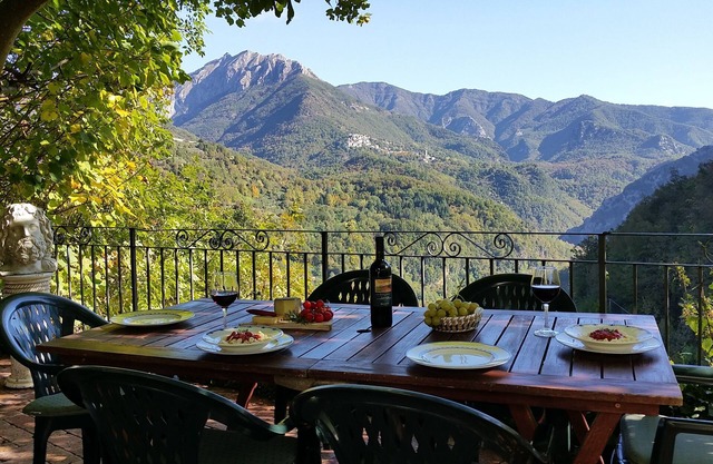 Mountain cottage with great views in friendly village with restaurant.
