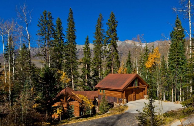 Mountain Creek Lodge - Elegant Rustic Home On Private Wooded Lot With Stream
