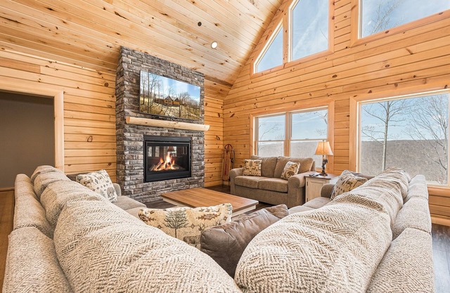 Mountain Crest Lodge | Golf, Skiing, New Home!
