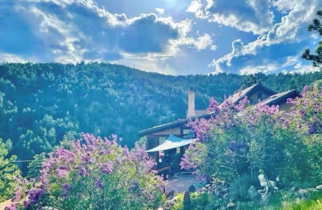 Mountain Escape Above Boulder! Spacious living spaces with spectacular views