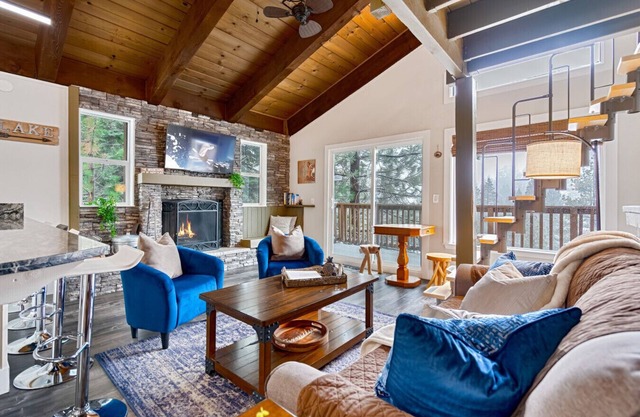 Mountain Escape Near Heavenly Lodge | Sleeps 8