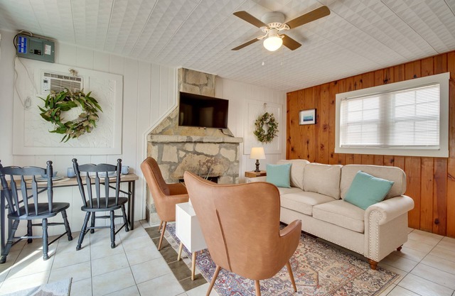 Mountain Home Cabin w/Fire Pit < 1 Mi to Lake!