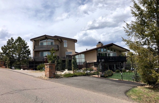 Mountain home with hot tub, court, & city views!