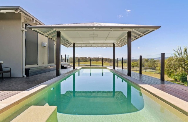 Mountain Majesty with Poolside: Relaxing Getaway