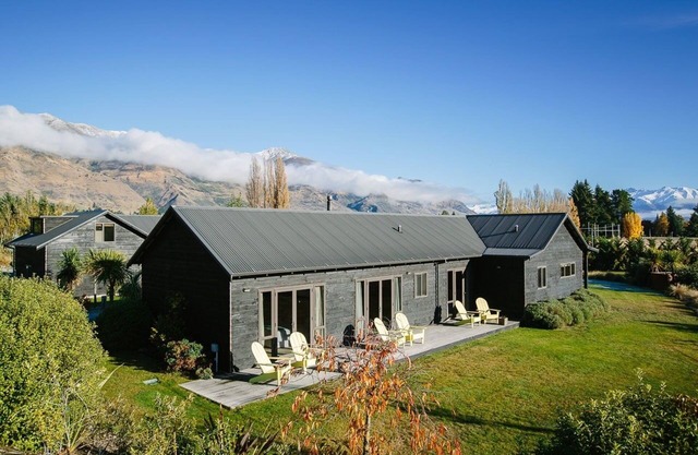 Mountain Range Lodge- Space, Privacy, Luxury.