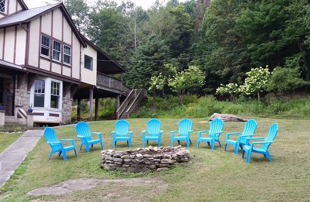 Mountain Retreat on Wooded 23 Acres great for families and friend gatherings