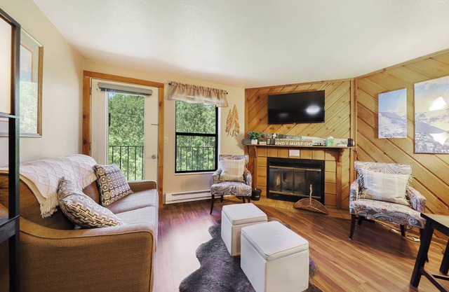 Mountain Studio With Hot Tub, Sauna, and Indoor Heated Pool