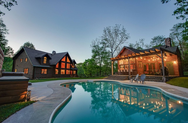 Mountain Top Cabin w/HOT TUB + Private Pool + Game Room