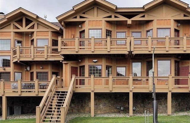 Mountain top spacious townhome in 7 Springs Southwind