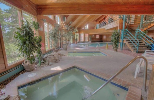Mountain View condo with clubhouse and private dec
