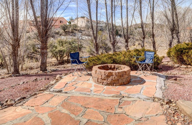 Mountain-View Deck: Pet-Friendly Home in Prescott