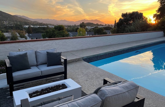 Mountain View Poolside Retreat-Spacious 5-bedroom house in Agoura Hills Ca