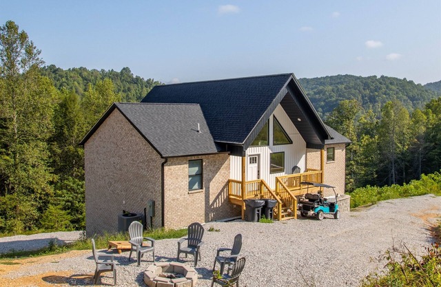 Mountain Views, Lake access, Brand new 6 BR 5Bath, Sleeps 18Pet Friendly