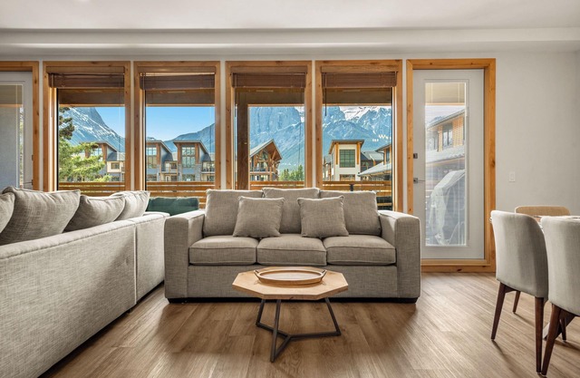 Mountain Views! Luxurious 3Brs/3.5Ba for max 12, Tamarack Lodge, Spring Creek