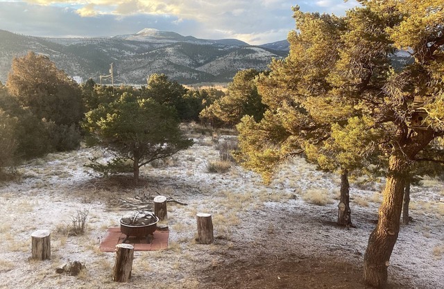 Mountain views, walk to National Forest, close to Rio Grande