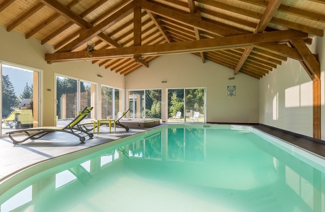 *Mountain villa with swimming pool & jacuzzi for relaxing with family or friends.
