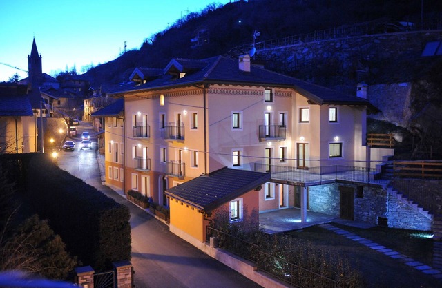 Mountain villa for families/groups (4-16 guests)