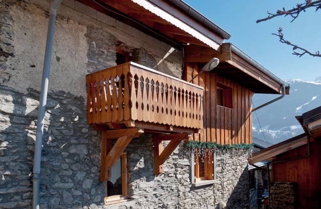 Mountain village apartment overlooking 3 Valleys