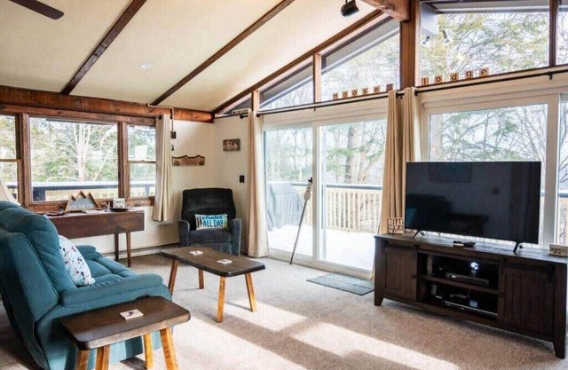 Mountainside 4-BR Lodge 2-min to Okemo Mountain