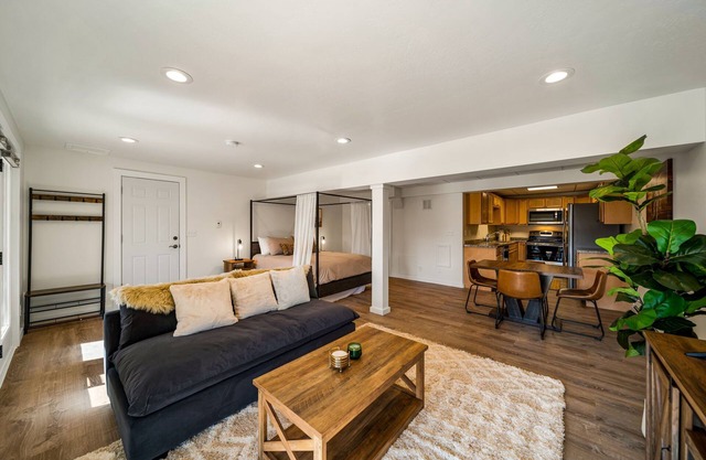 Mountainside Studio Duplex with Breathtaking Views, Optional Hot Tub