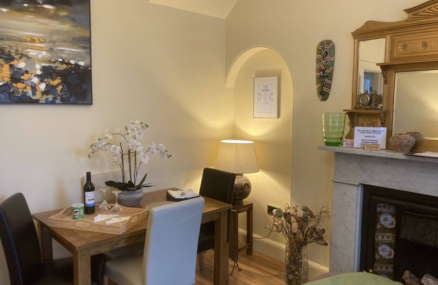 Mountroyal Victorian Self Catering Apartments 3&4. (Sleeps9.)