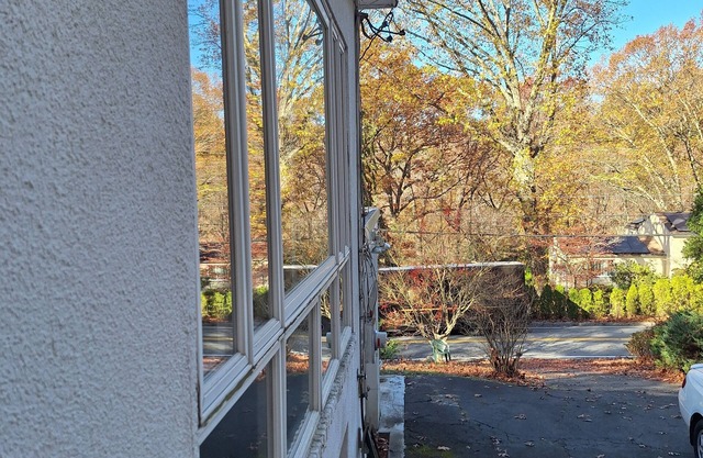 Move-in home! 30 min to Manhattan with monthly lease.