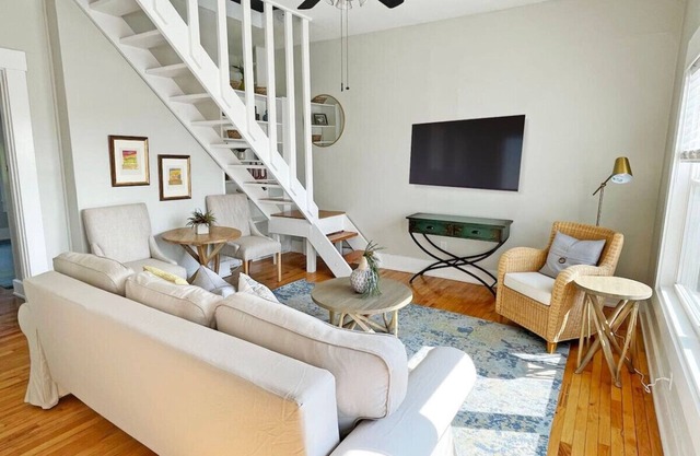 Mt Adams 2BR | Deck | River Views | 3-min to Dtown