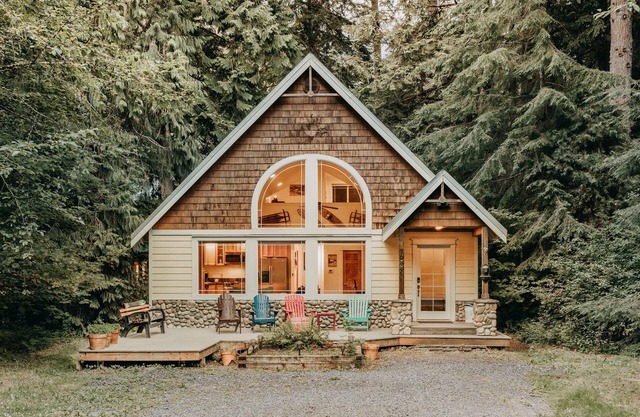 Mt Baker Lodging's Cabin #1 - With Wifi, Hot Tub, Pet friendly