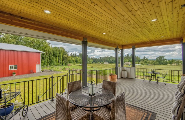 Mt Hood view at Butteville Farms